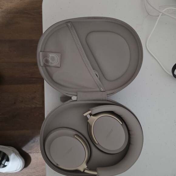 Bose QuietComfort Ultra Wireless Noise Cancelling Over-Ear Headphones - Sandston - Picture 3 of 3